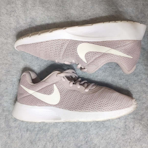 NIKE Tanjun Women’s lilac Sneakers Size 7 - Picture 8 of 10